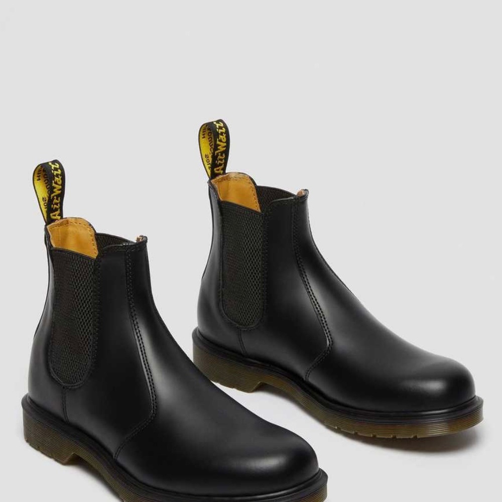 COPY - NWT Dr. Martens Smooth Leather Chelsea Boots